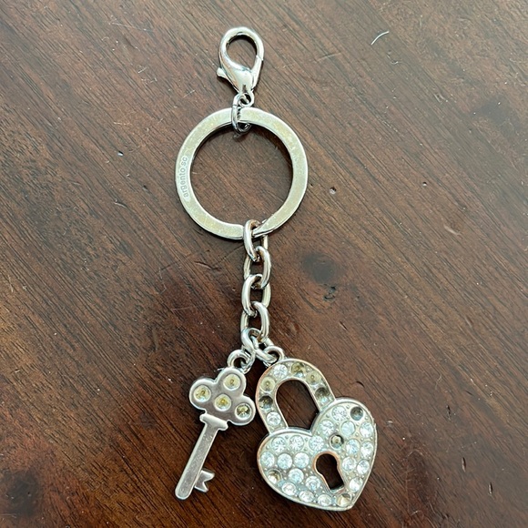 Silver heart & key keychain - Picture 1 of 7